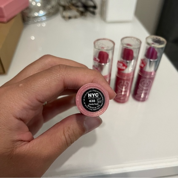 4 brand new NYC expert last lipsticks - Picture 5 of 5